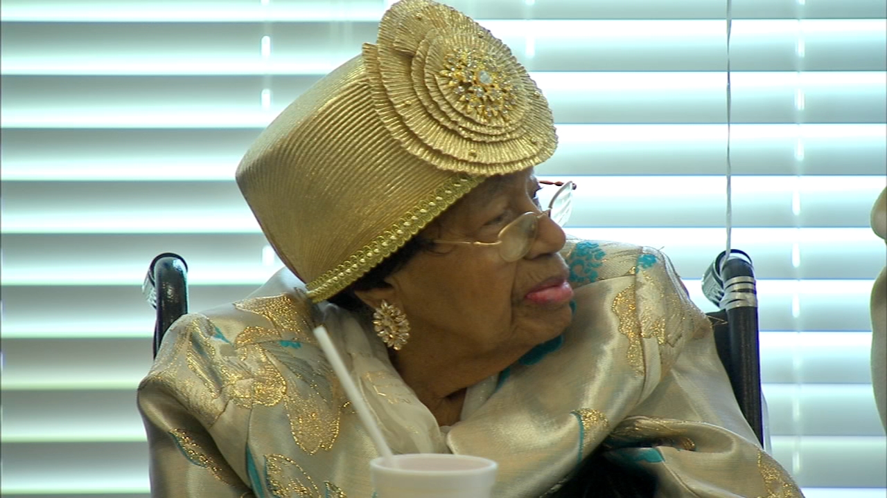 Gov. Pritzker honors woman on 103rd birthday in Blue Island