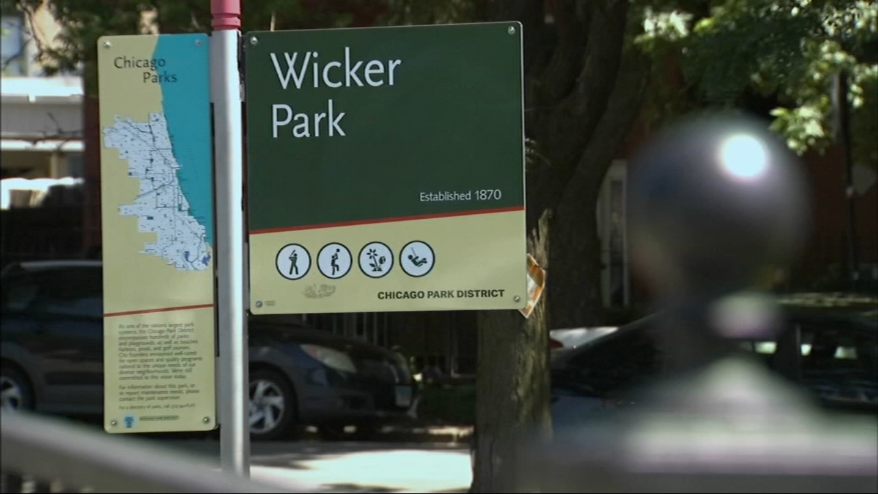 Man sparks conversation then robs victims in Wicker Park, police say