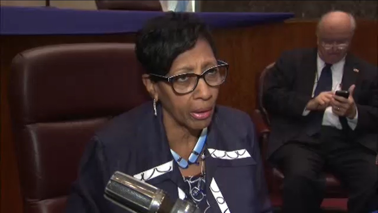 Jun 19 FBI agents raid 34th ward office of Alderman Carrie Austin