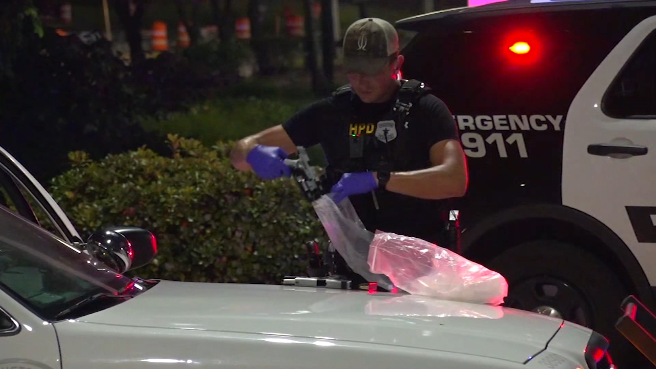 Bicyclist saw green laser before he was shot in Second Ward, police say