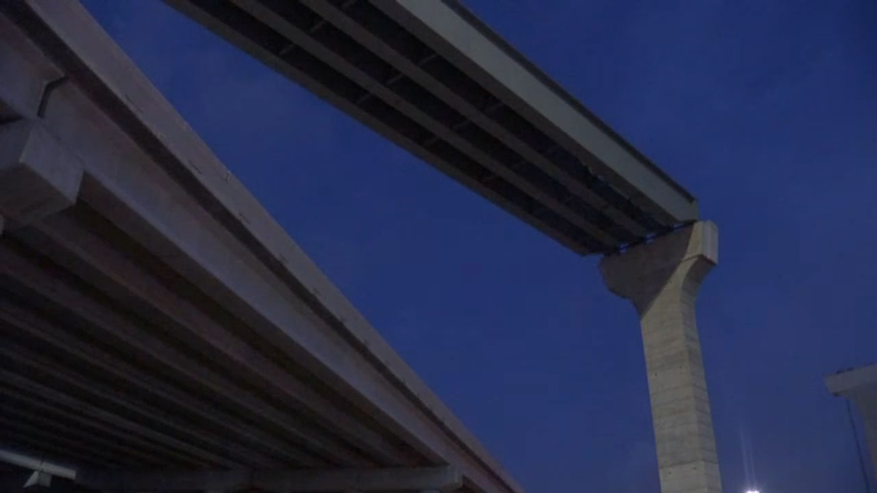 Construction worker falls off Beltway 8 overpass and dies