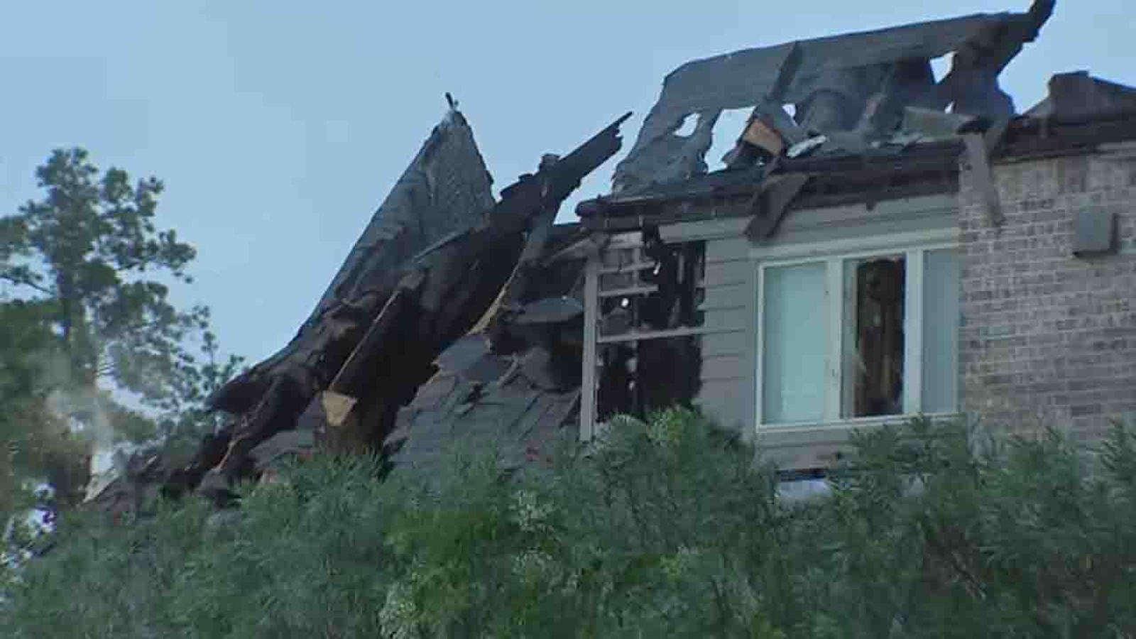 Lightning strike hits home, destroys it in fire in Spring, officials say ABC13 Houston