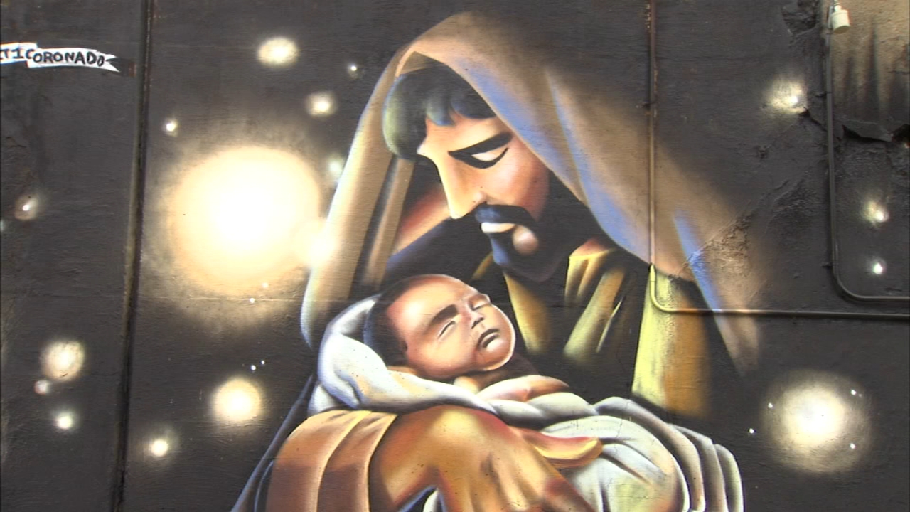Artist unites Marlen Ochoa-Lopez, baby on Pilsen mural