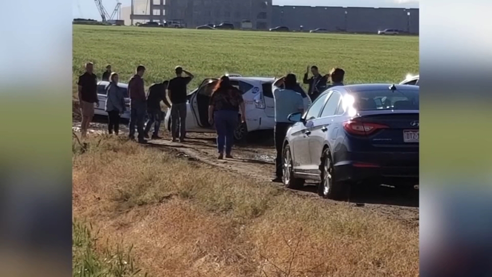 Dozens of drivers get stuck in mud after Google Maps sends them into empty field