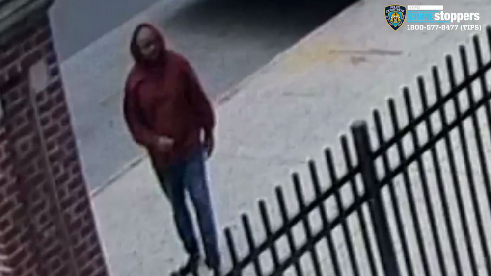 NYPD: Man attacks elderly woman, steals her necklace in Brooklyn