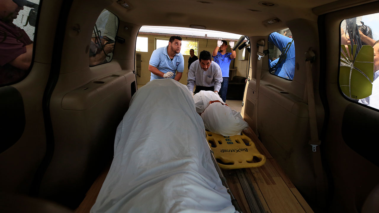 Photo of drowned migrant father, daughter drives debate