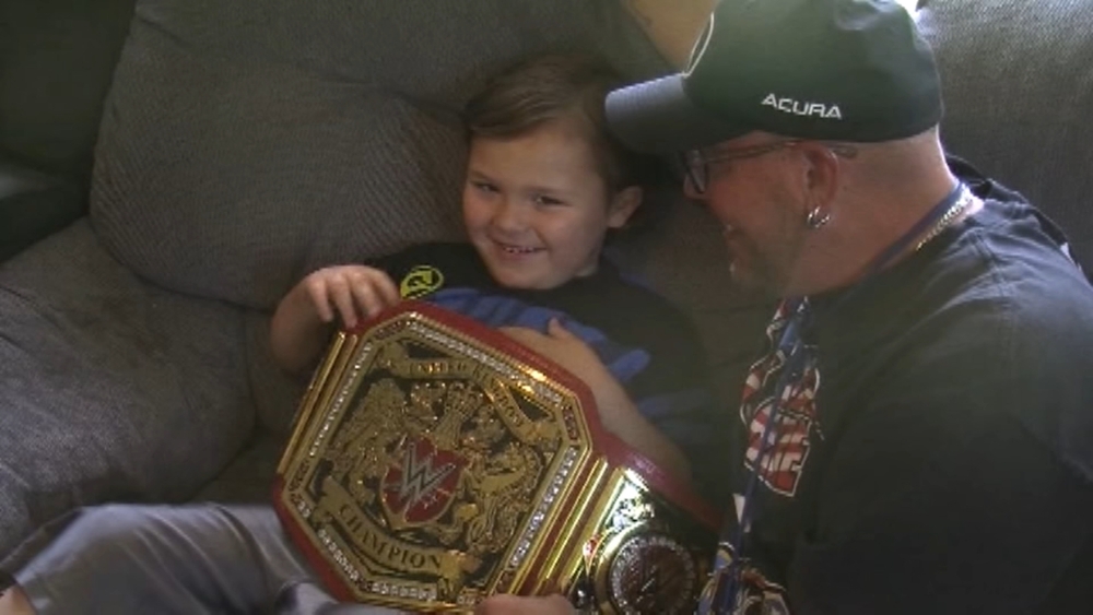 Thieves return stolen WWE belts to Del. boy
