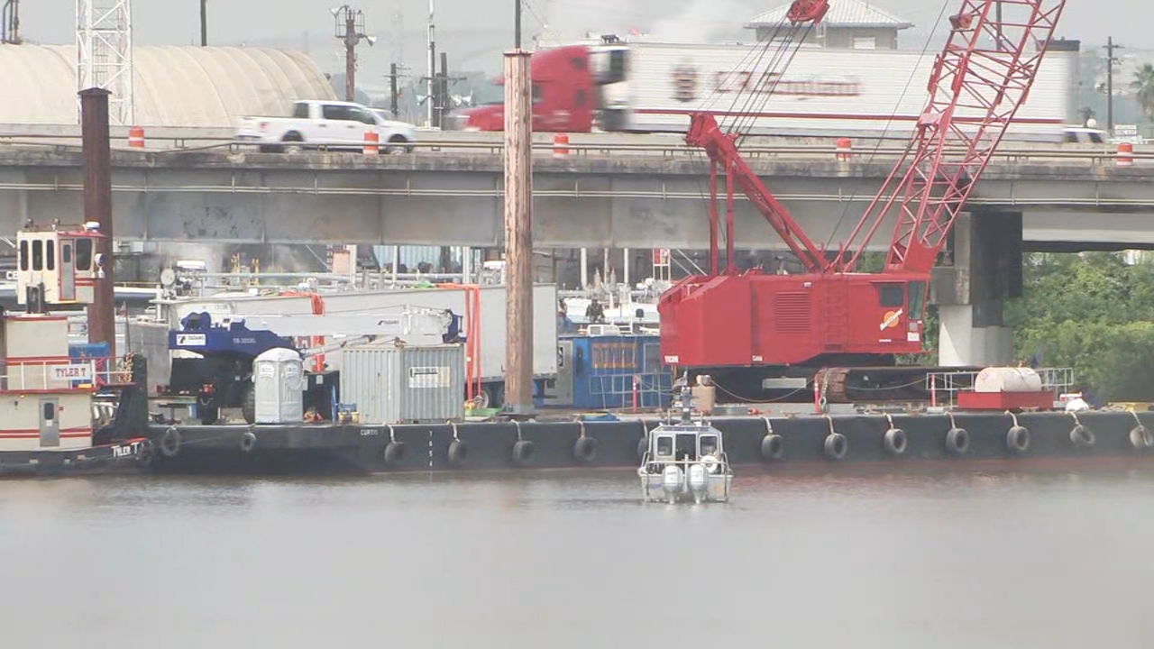 Officials remove big rig that plunged into San Jacinto River