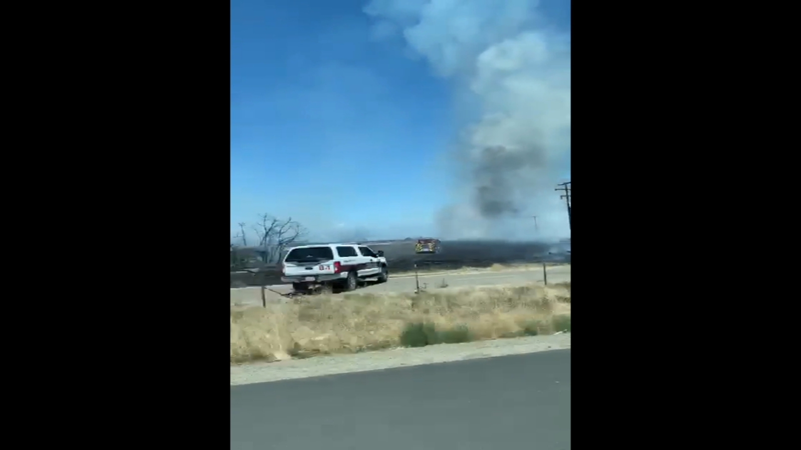 Fire crews battle building fire near Highway 99 in Tulare County