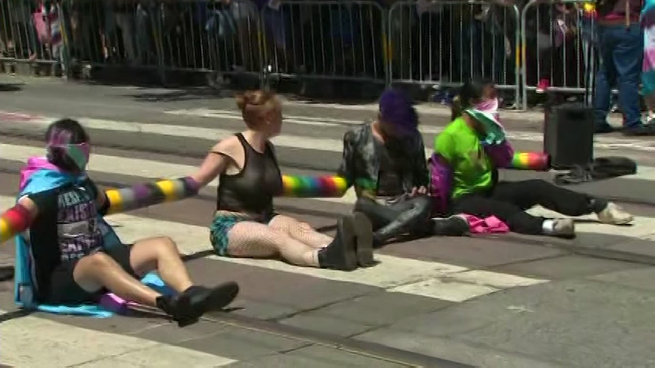 2 arrested after protest temporarily halts San Francisco Pride Parade 