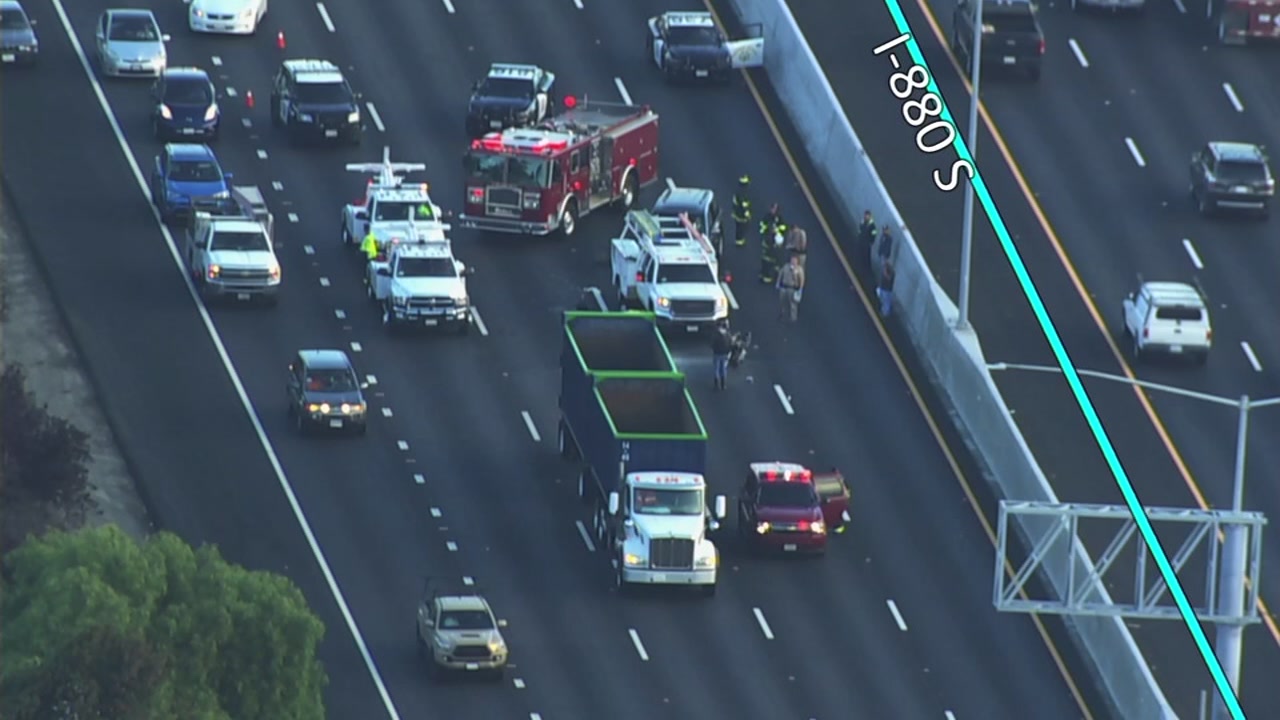 Fatal crash blocks several lanes on SB I-880 in Hayward