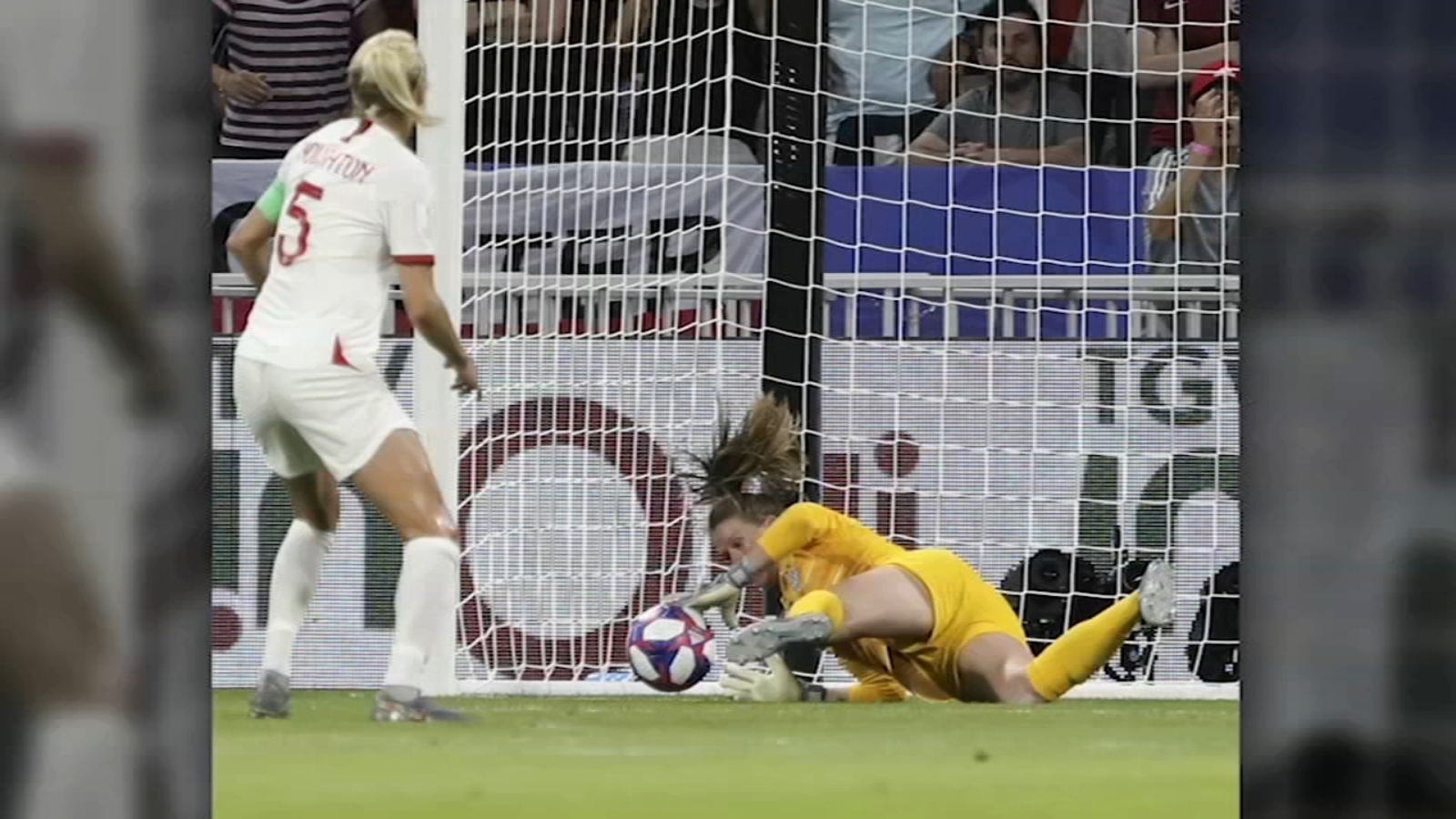 Women S World Cup Alyssa Naeher Team Usa S Hero Goalie Applauded By Chicago Teammates Abc7 Chicago