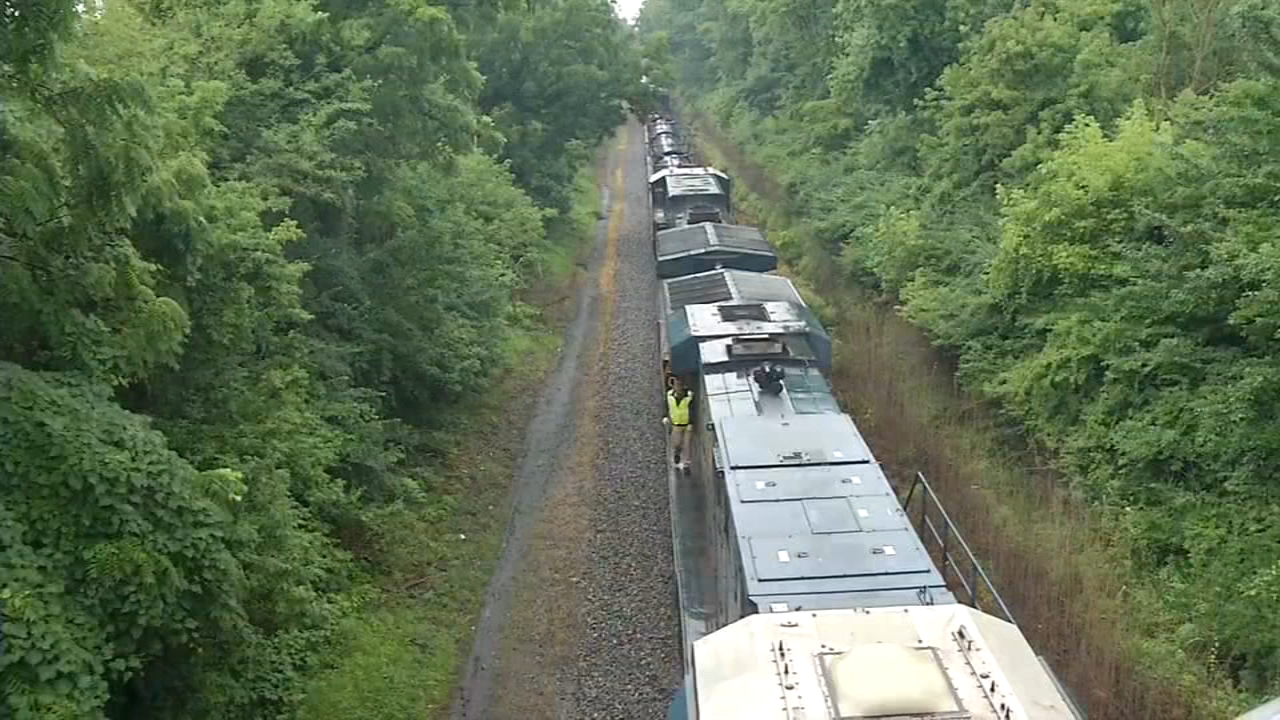 Freight train strikes, kills pedestrian in Newark