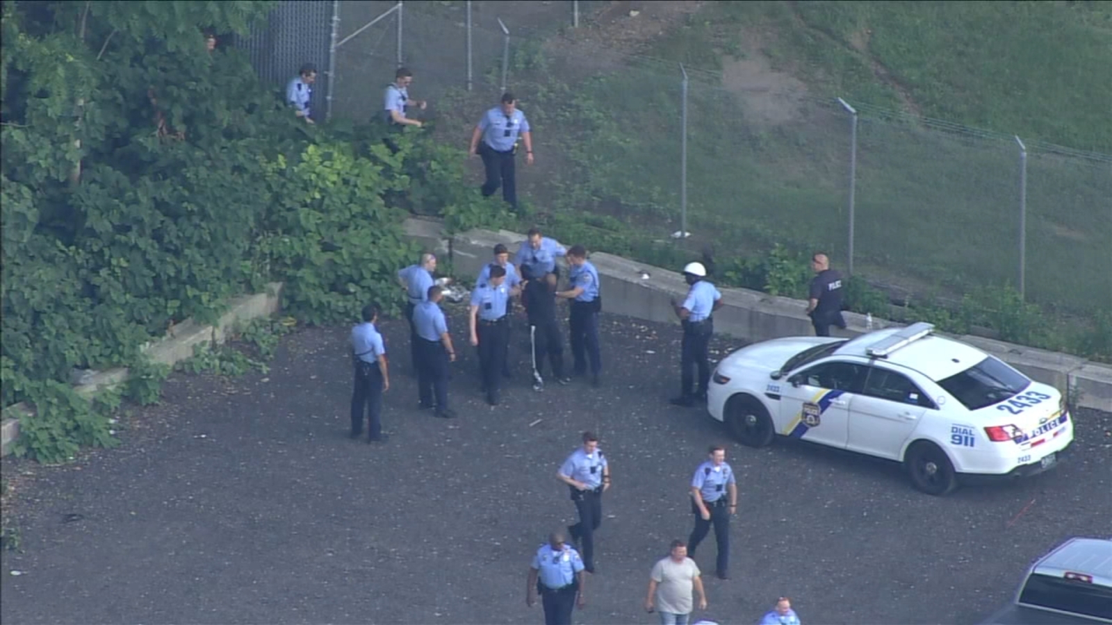 Bank robbery suspect captured before he tries to jump in Delaware River ...