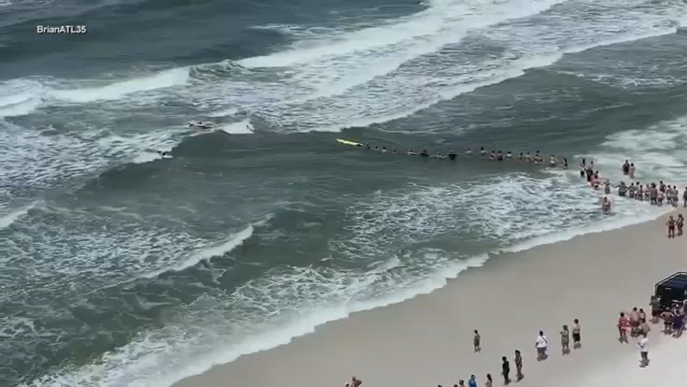 VIDEO: Beachgoers form human chain to rescue swimmer from rip currents