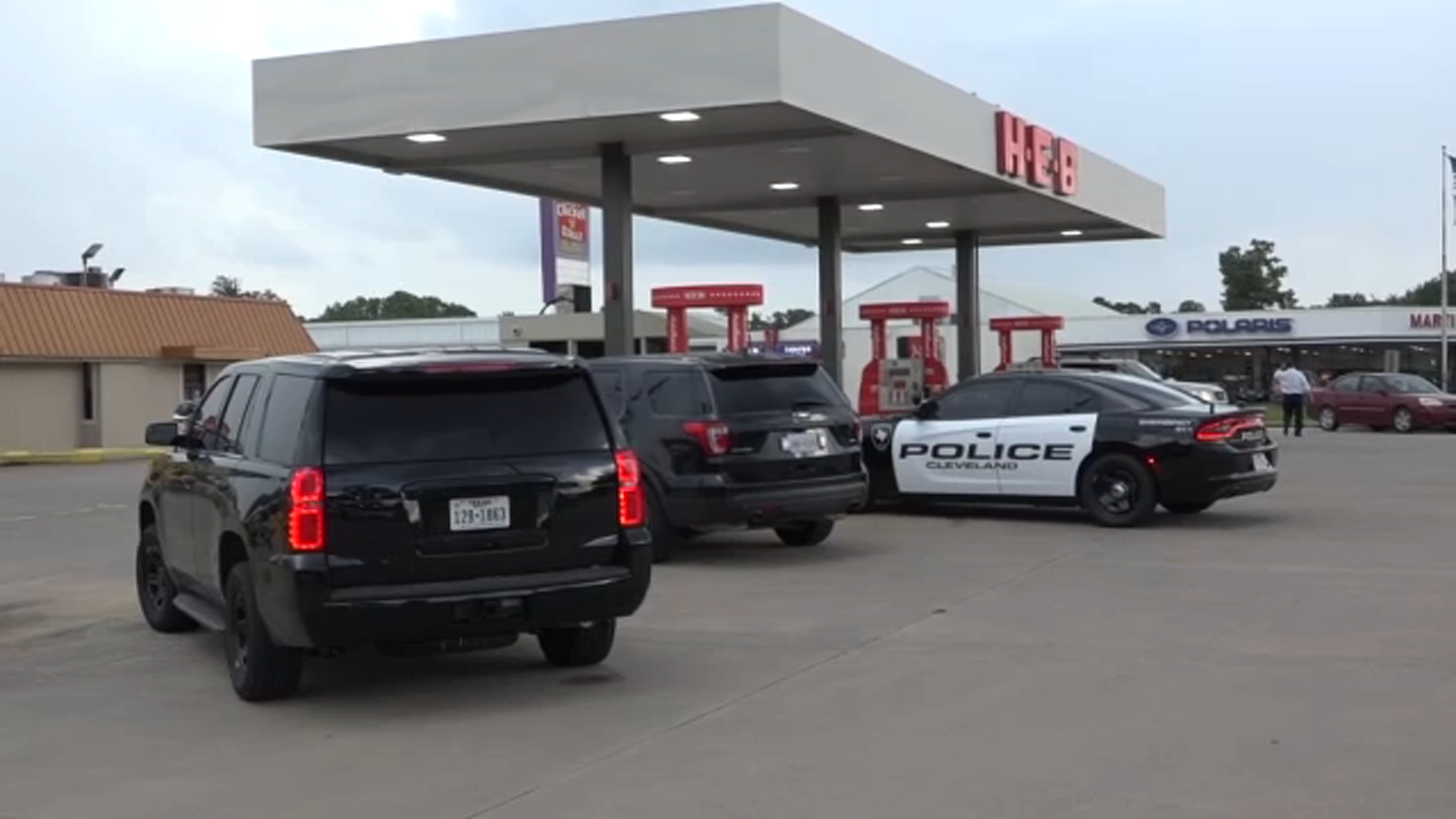 Teen with gunshot wound runs to chicken restaurant for help