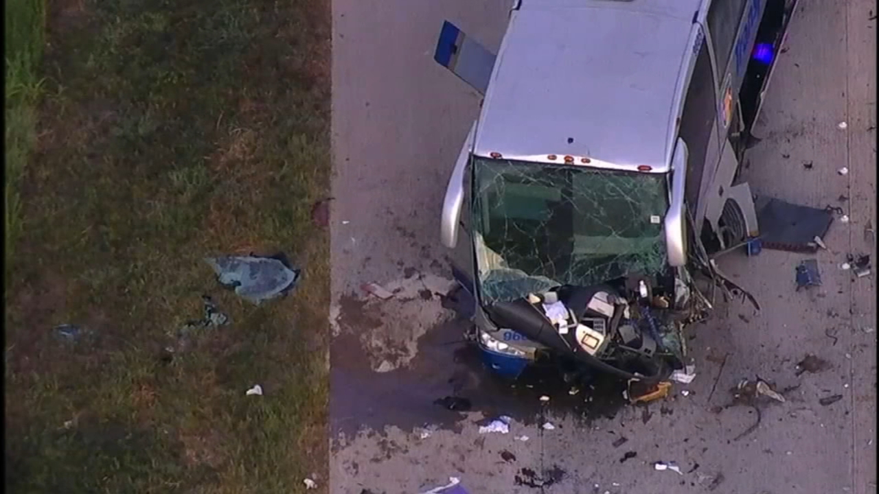 Passengers asleep when charter bus crashed into guardrail