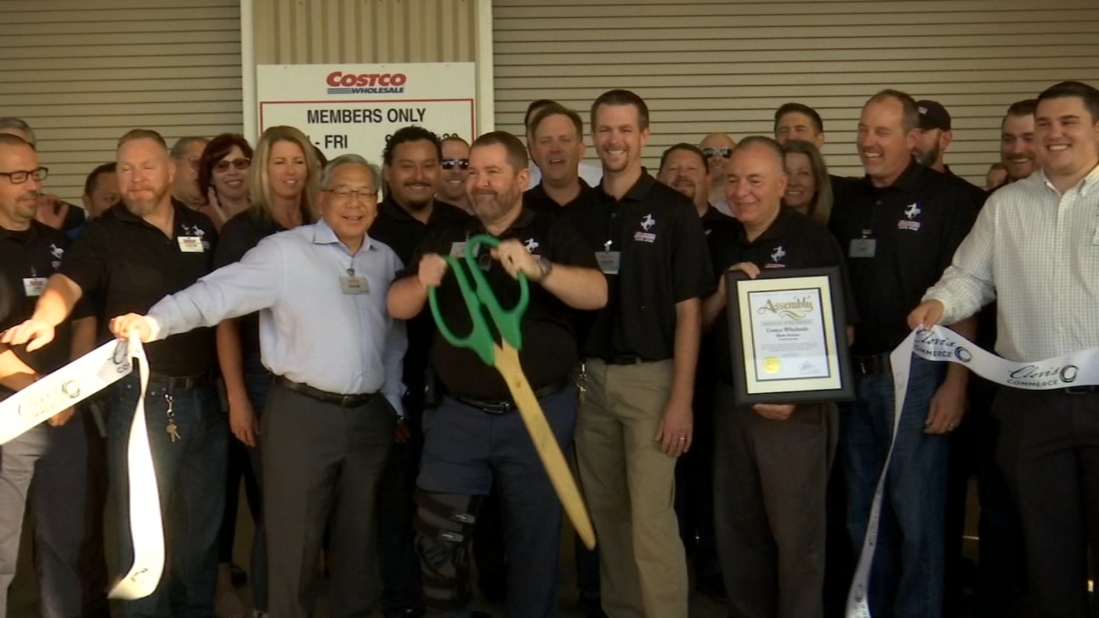 Dozens line up early to get first peek at new Clovis Costco ABC30 Fresno