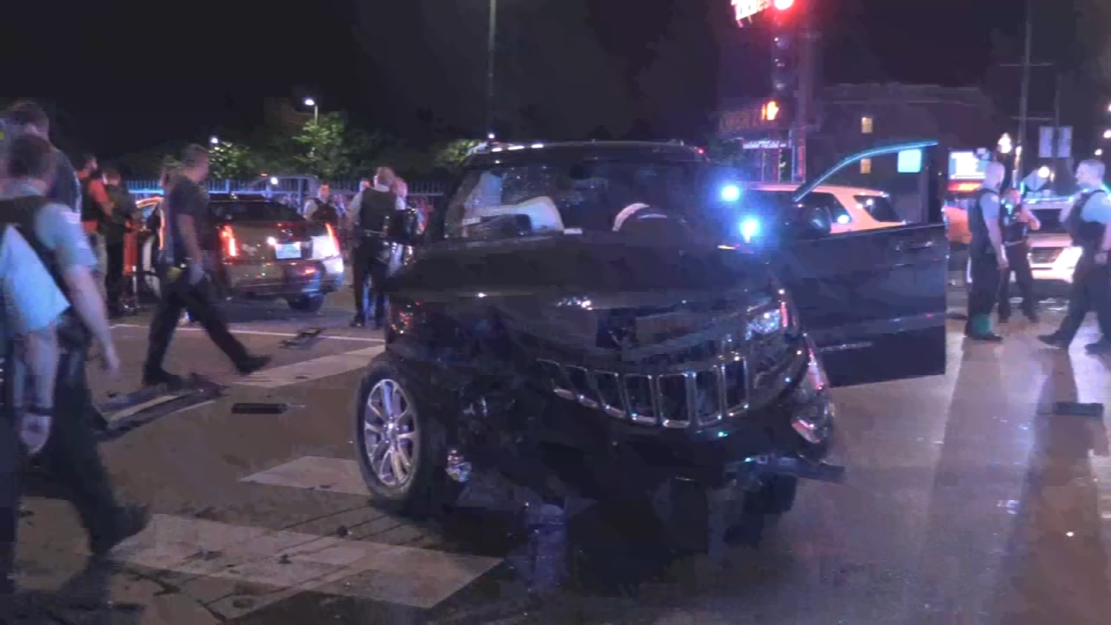 2 Chicago police officers among 4 injured in Northwest Side crash ...
