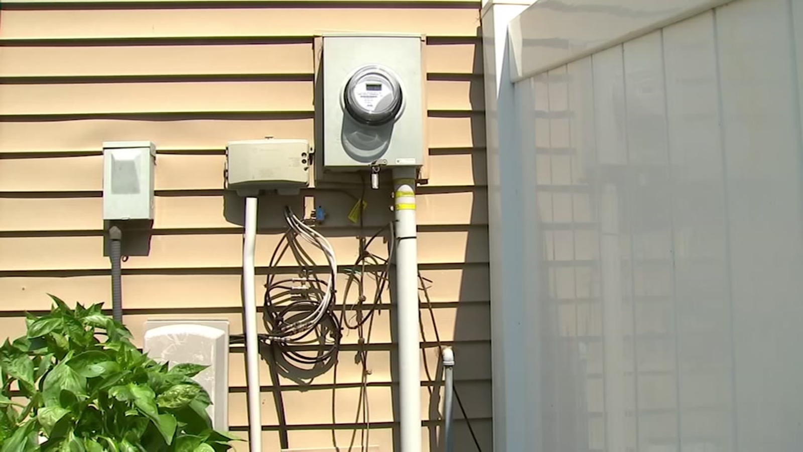 Duke Energy touts smartmeter functionality; some remain wary of health