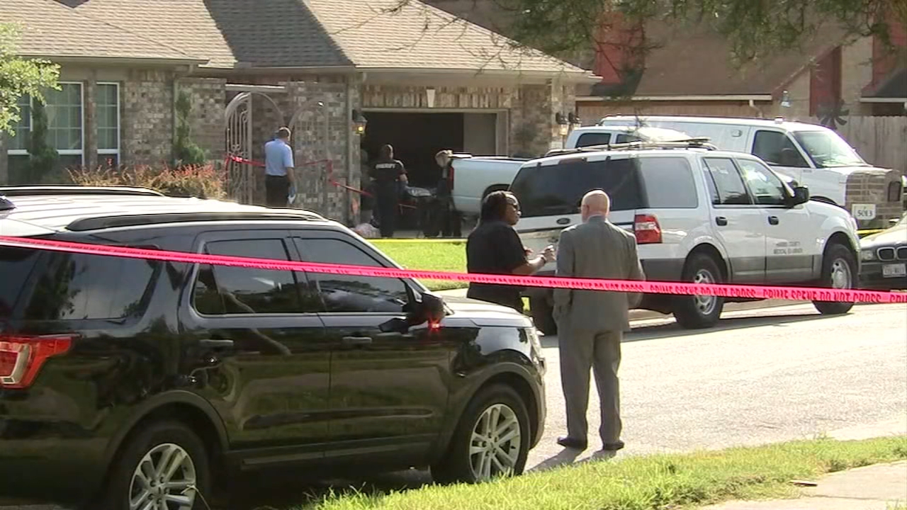 Woman dead, off-duty deputy shot in southeast Houston