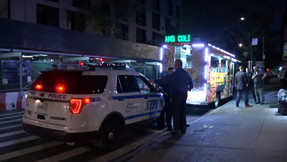 2 armed robbers wanted for attacking NYC food cart vendor