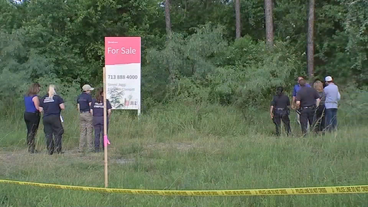 Man finds human skull, machete, crucifix in Clear Lake