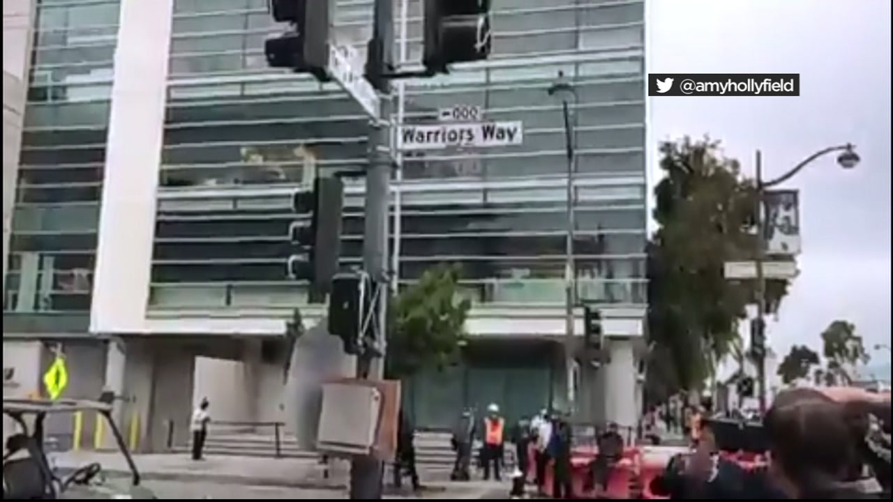 Warriors unveil Warriors Way outside Chase Center