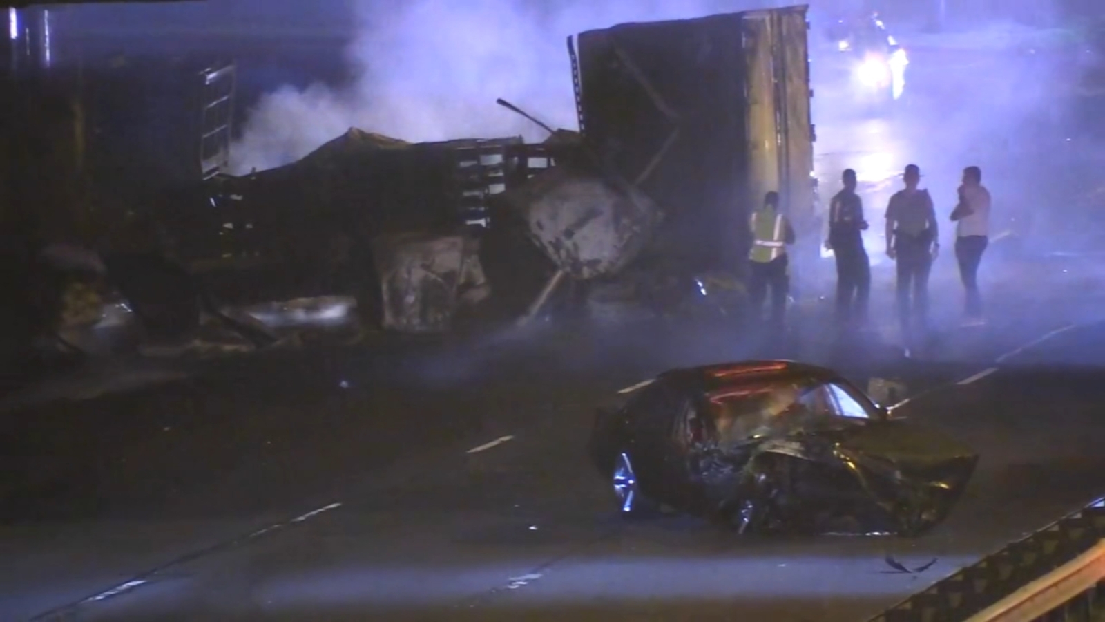 1 killed in fiery crash on Ford Freeway; Outbound lanes closed