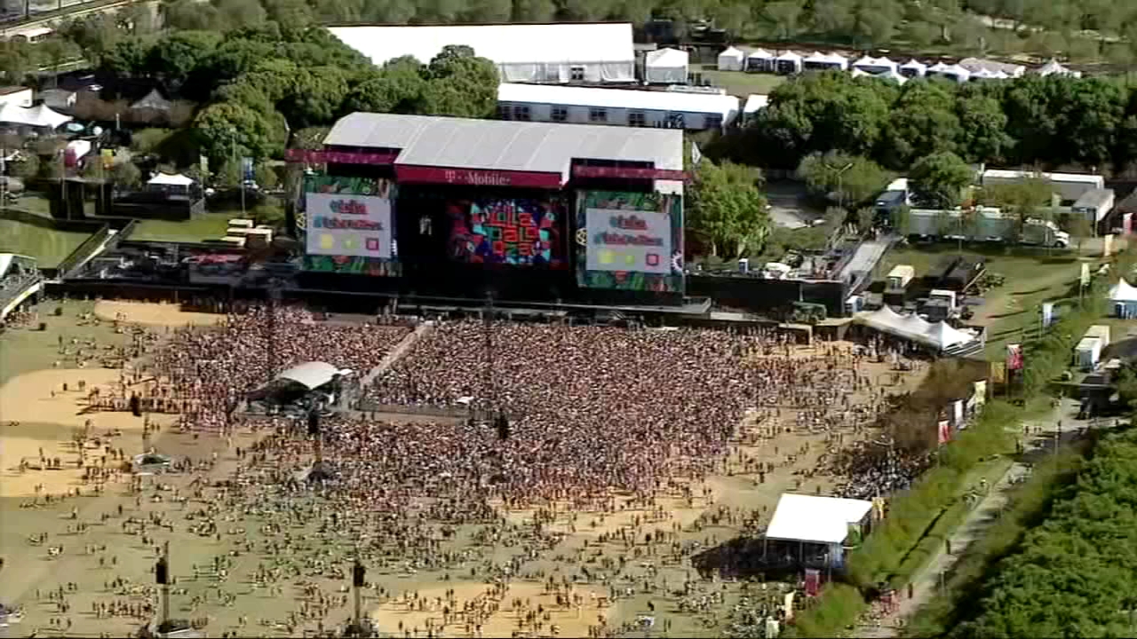 Lollapalooza: Cleanup begins in Grant Park; Man dies after being transported from festival Saturday