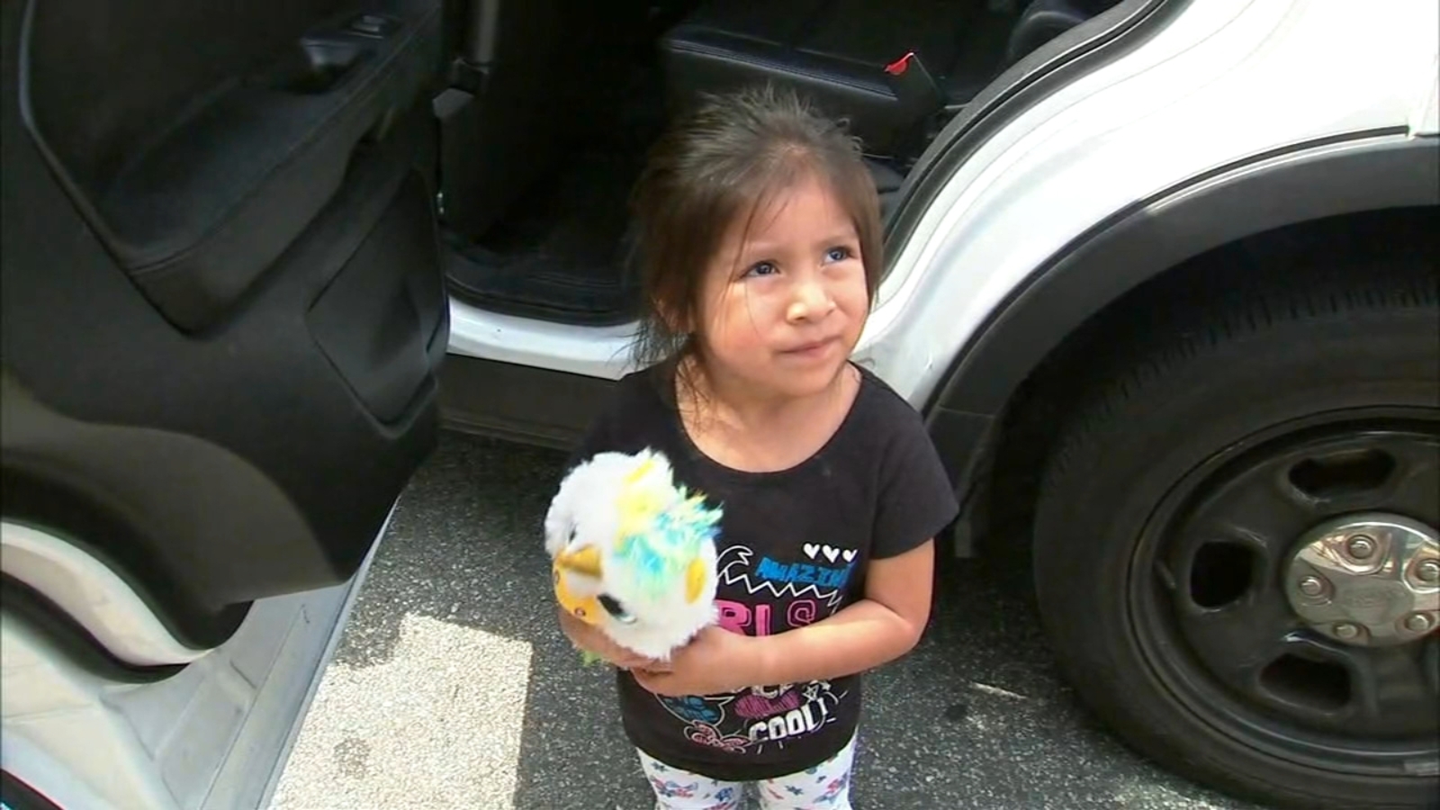 Police locate mother of 4-year-old girl found wandering alone in ...