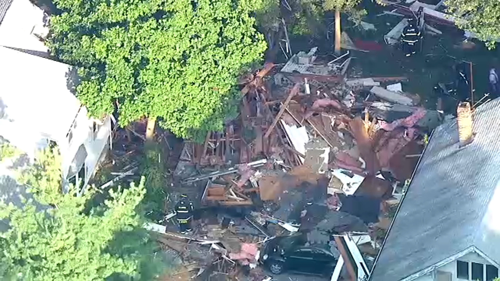 House explosion rocks neighborhood in Millwood, Westchester County