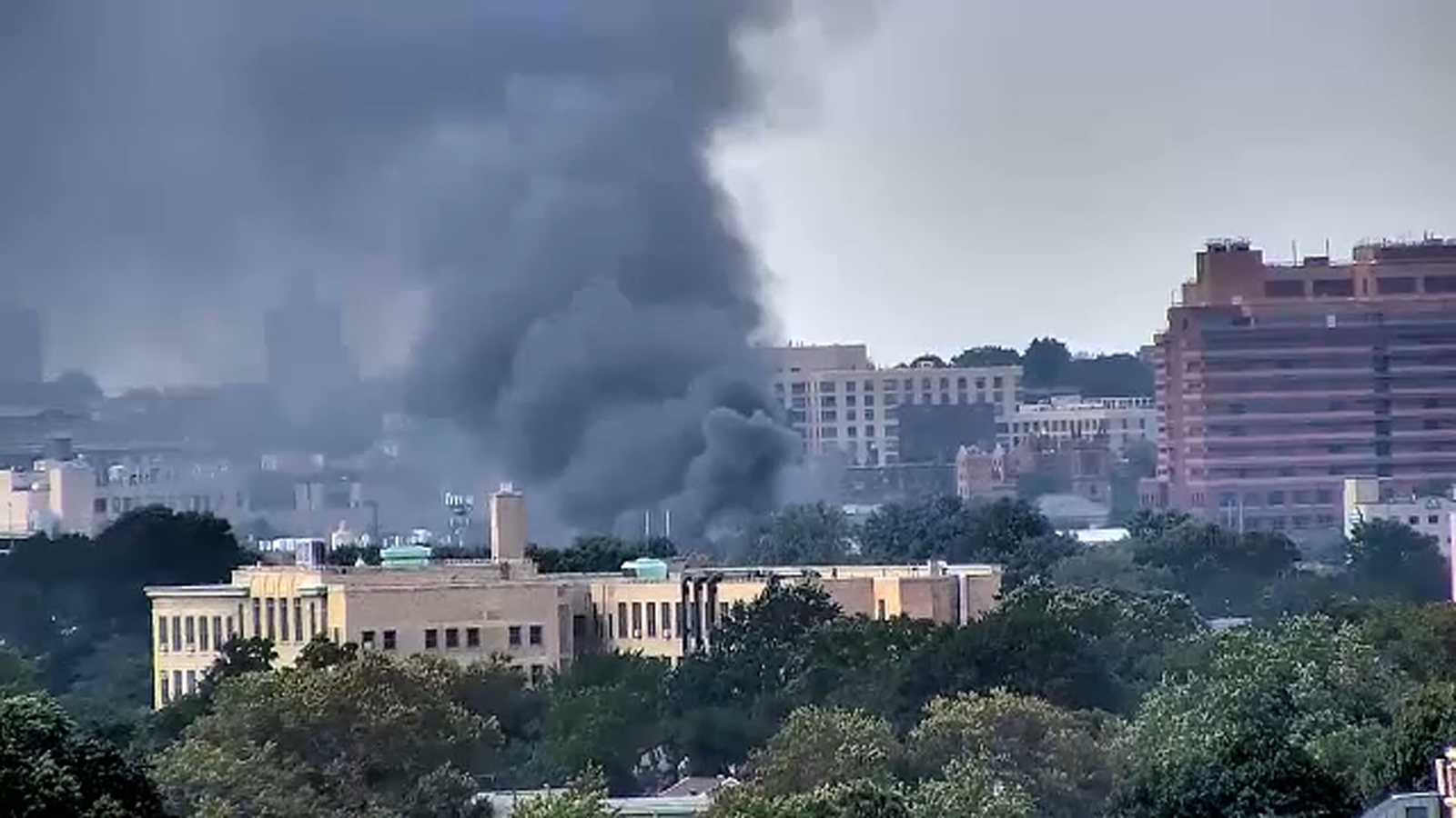 FDNY responding to junkyard fire in Jamaica, Queens ABC7 New York