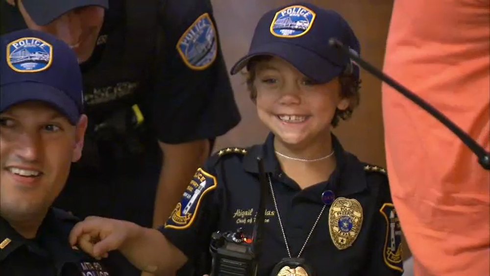 Texas girl battling cancer treated to NYC trip to meet police officers
