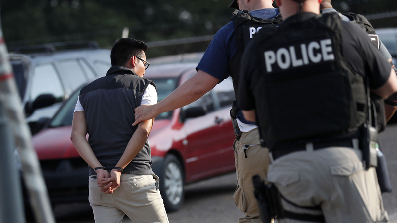 Us Immigration Agents Arrest 680 At Mississippi Food Processing Plants Largest Raids In At Least 10 Years Abc7 San Francisco Us Immigration Agents Arrest 680 At Mississippi Food Processing Plants Largest Raids In At Least 10 Years Abc7 San Francisco