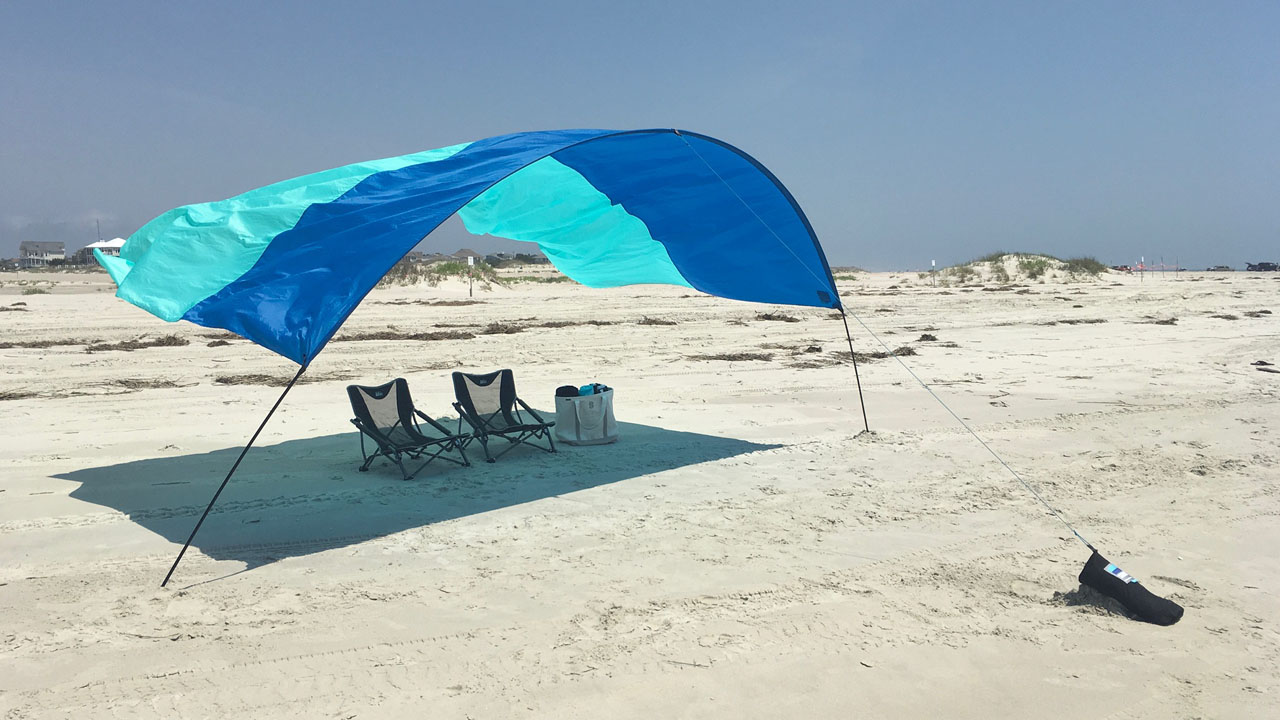 Beach shop wind shade