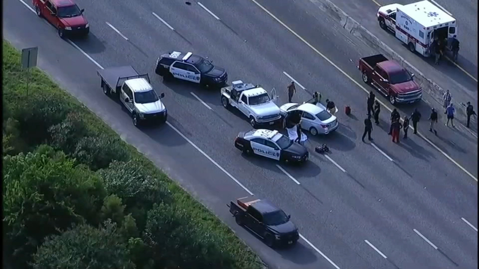 Houston Gunman On The Run After Killing 2 Men On I 10 With Ar 15 Police Say Abc13 Houston
