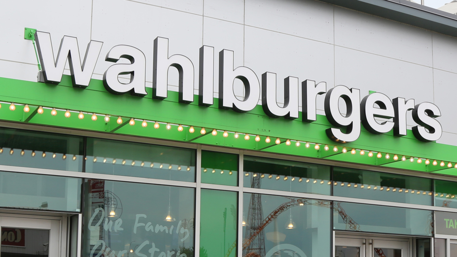 Wahlburgers closing Philadelphia location