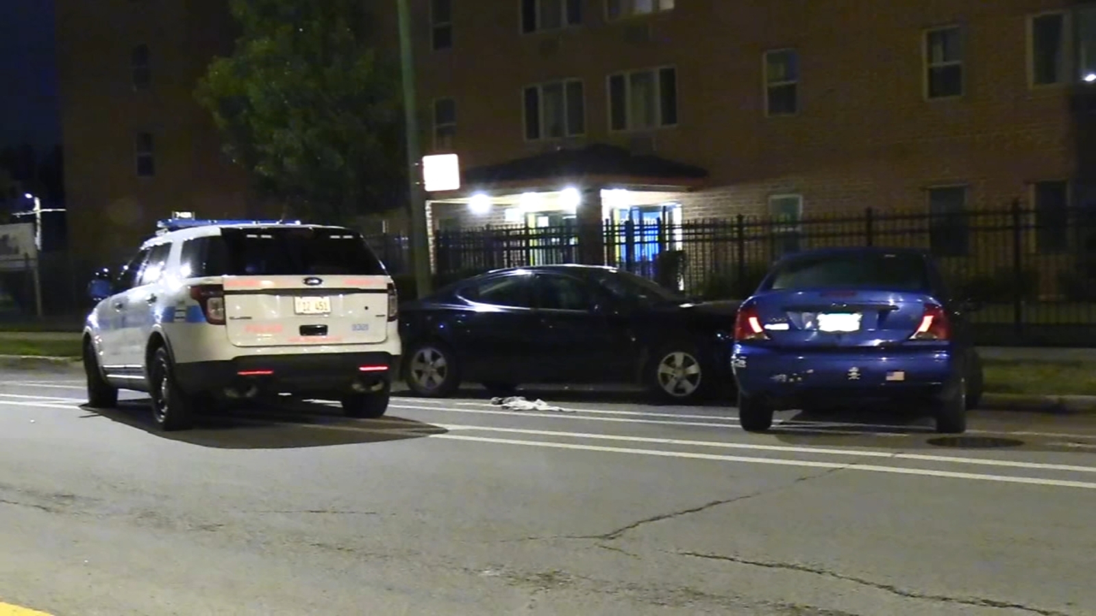 Chicago Police officer jumps into car fleeing traffic stop on South ...