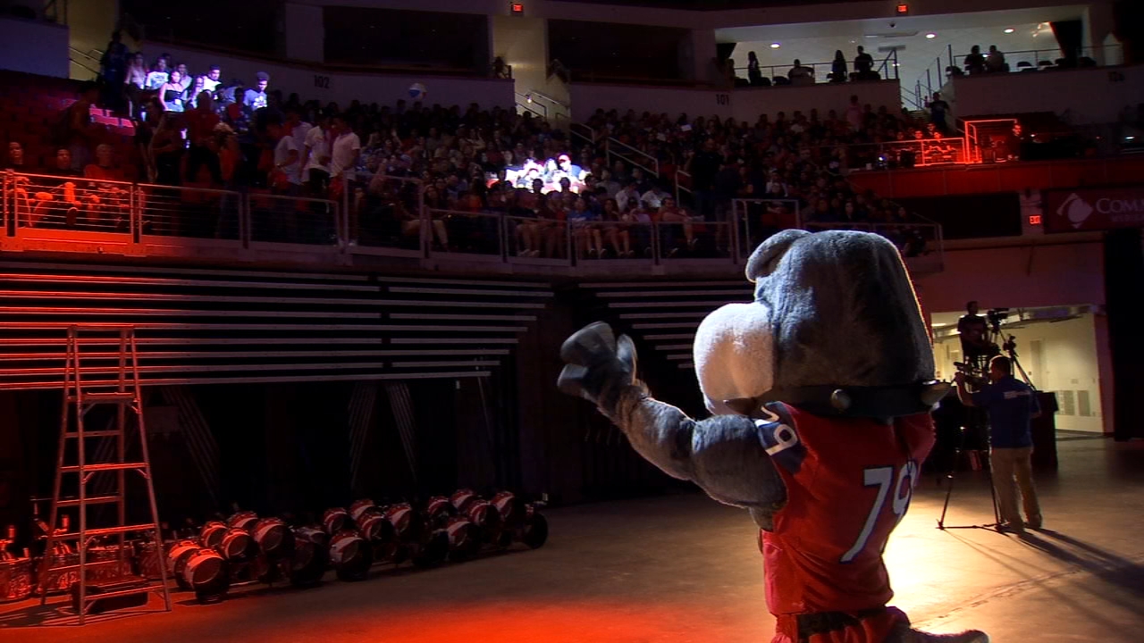 More than 6,100 students welcomed to Fresno State at convocation