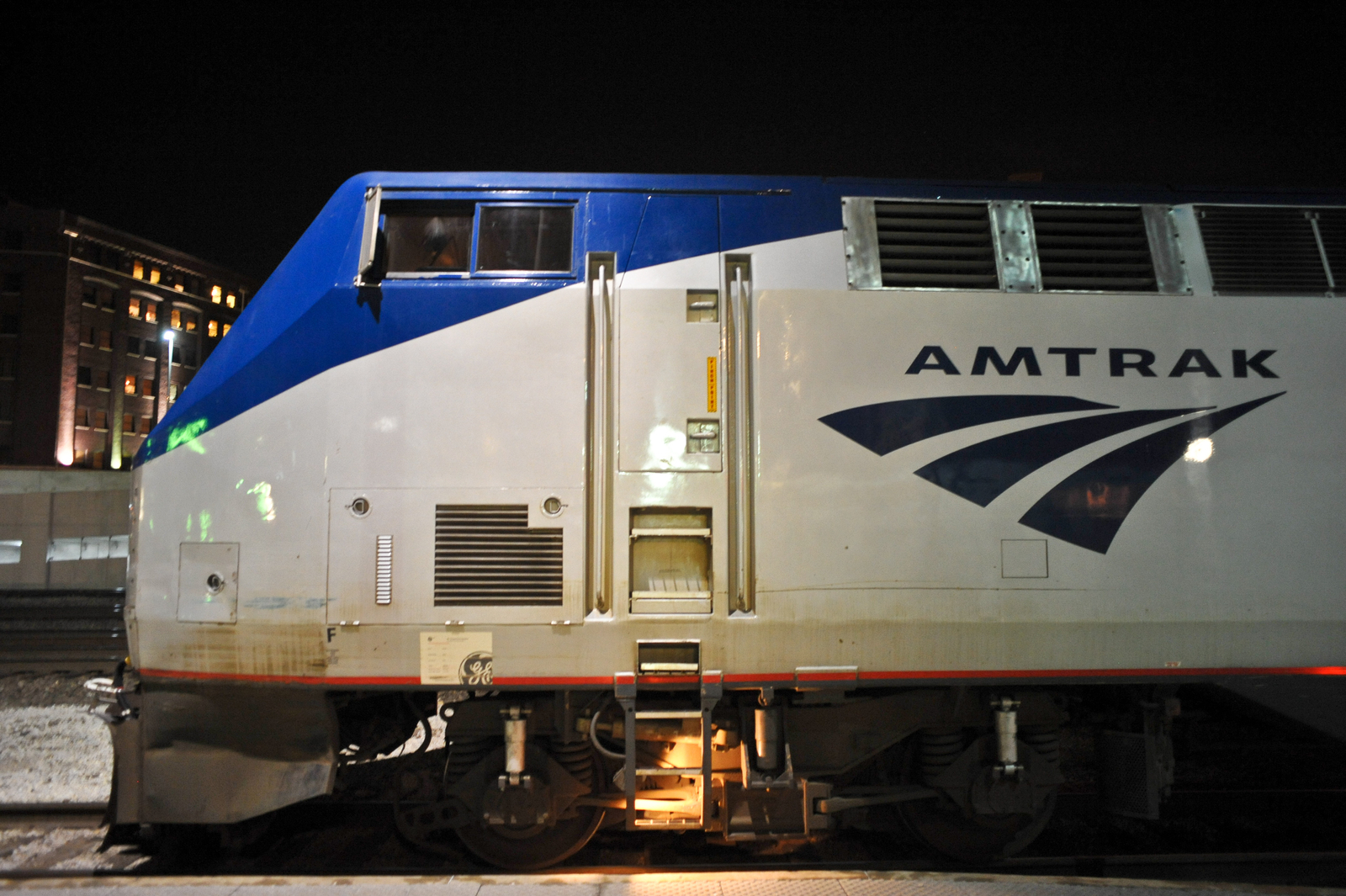 Amtrak delays, cancellations due to server issues affecting trains in and out of Chicago - Vimarsana News