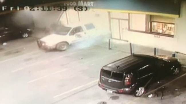 Houston police officers injured after crashing into tree in chase with ...