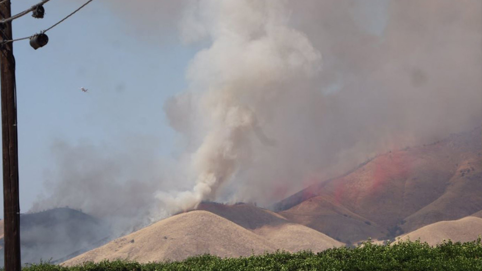 Firefighters battling 250acre wildfire in Tulare County, 10 percent