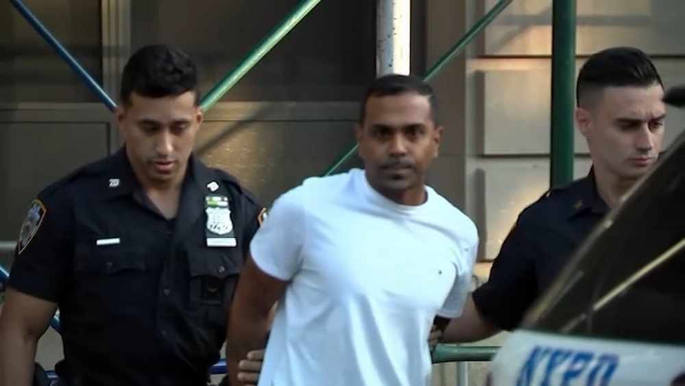 Police: Man slashes father, son with box cutter outside Brooklyn synagogue