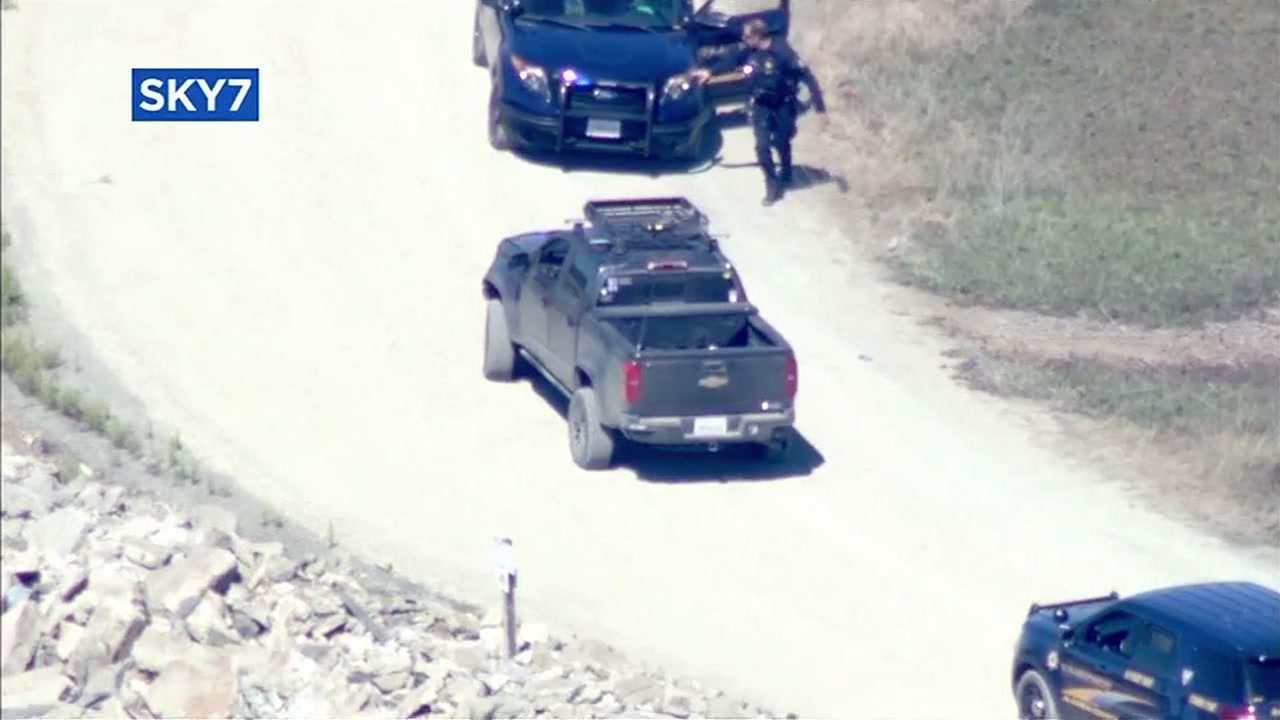 Investigators found mask, replica weapons in truck of suspect who fled police at Oakland Airport