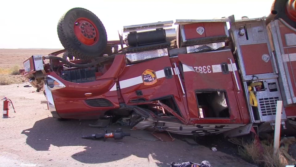 CAL FIRE engine flips in Tulare Co., 4 firefighters injured