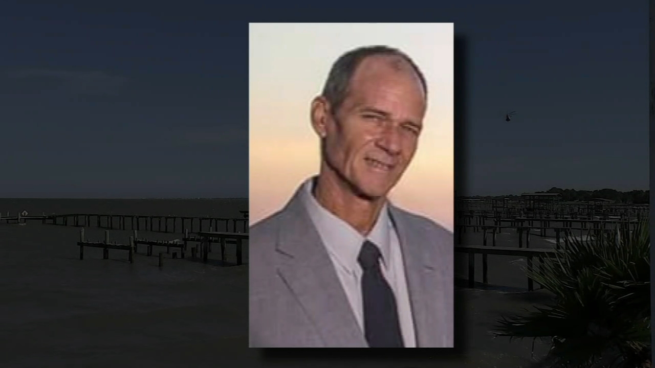 Boats still searching for Kemah Boardwalk employee