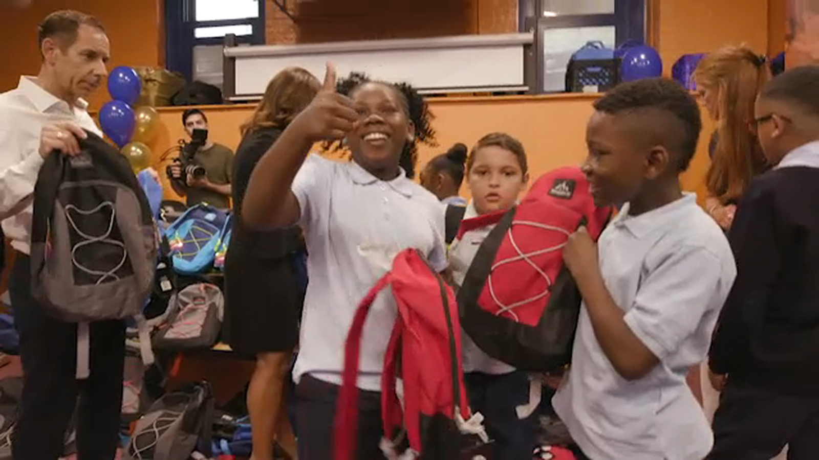 Be Kind Foundation distributes free backpacks to students in Jersey