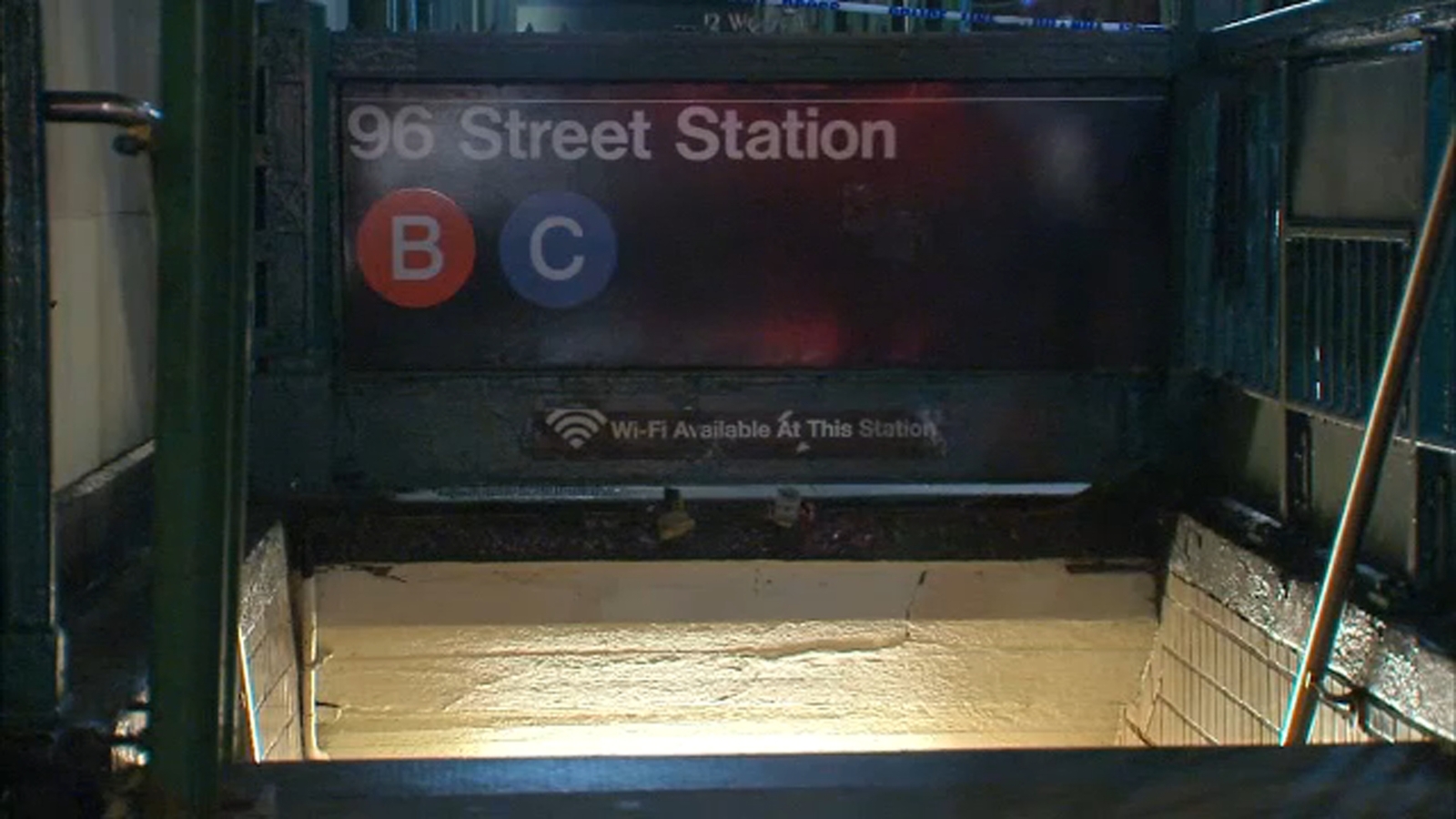 Man stabbed 3 times on Upper West Side subway station platform - ABC7 ...