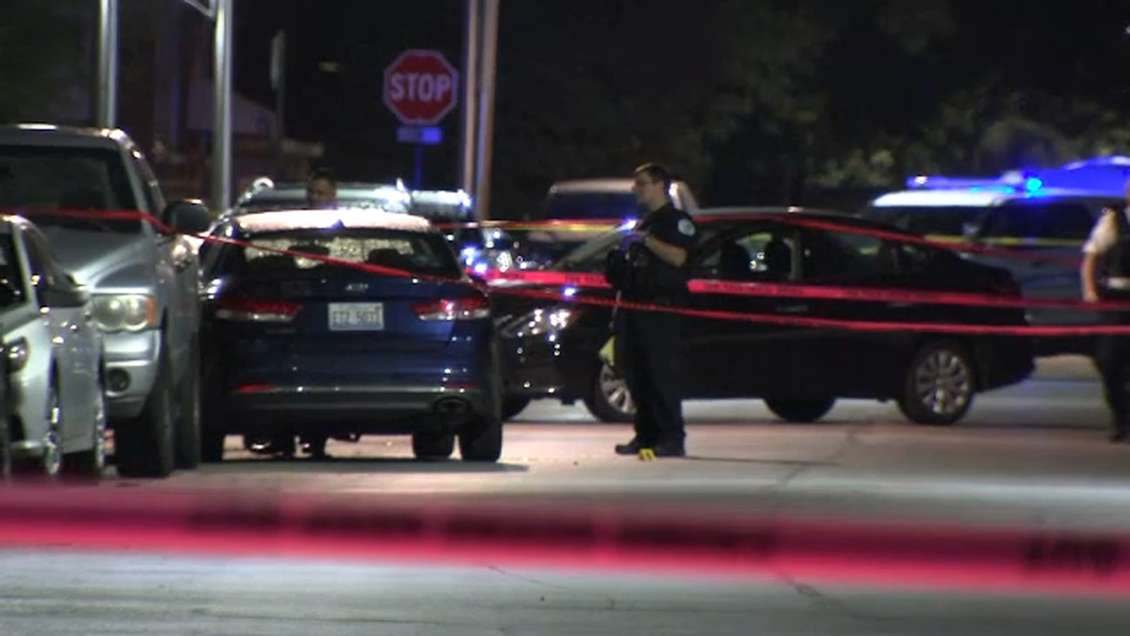 Man fatally shot while driving in South Shore - ABC7 Chicago